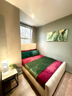 Spacious 3 Bedroom Flat In Kings cross, St 159